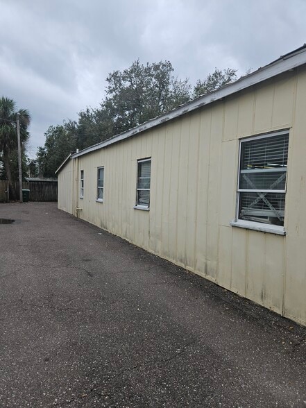 More Photos Of 2704 W Azeele St, Tampa Warehouse For Lease