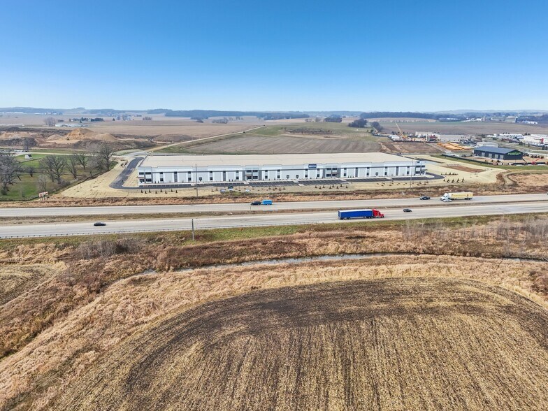 More Photos Of 4940 Cake Pky, Deforest Warehouse For Lease