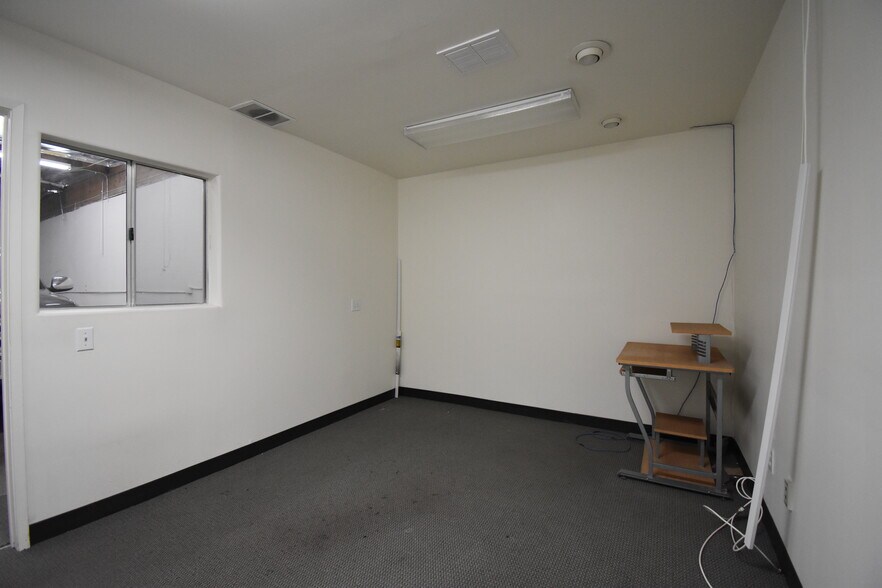 More Photos Of 9052 Independence Ave, Canoga Park Industrial For Lease