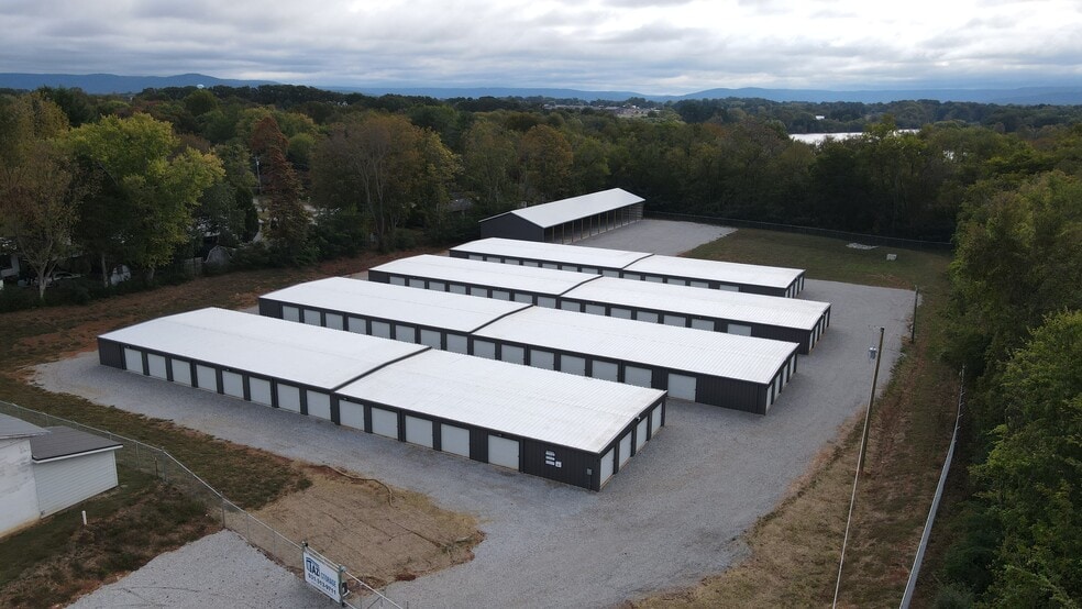 Primary Photo Of 912 Dinah Shore blvd, Winchester Self Storage For Sale