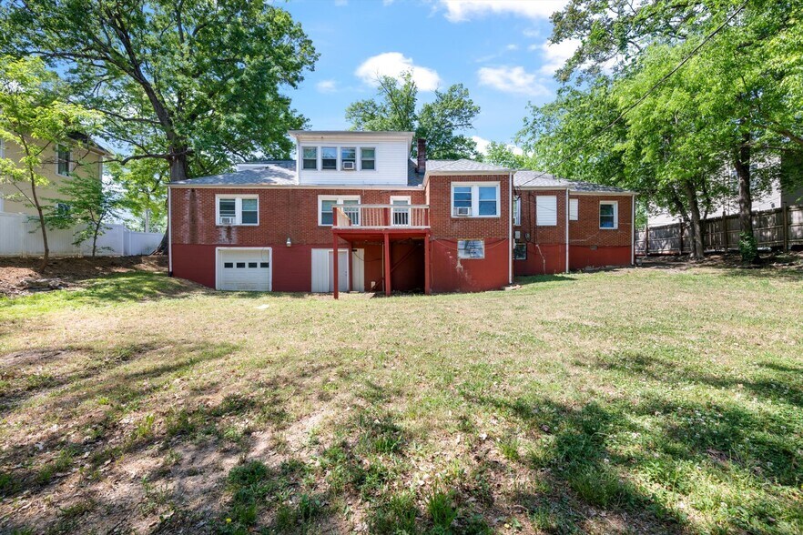 More Photos Of 419 Belmont Ave, Shelbyville Multifamily For Sale
