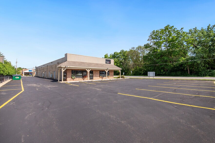 More Photos Of 4880 W Euclid Ave, Palatine General Retail For Sale
