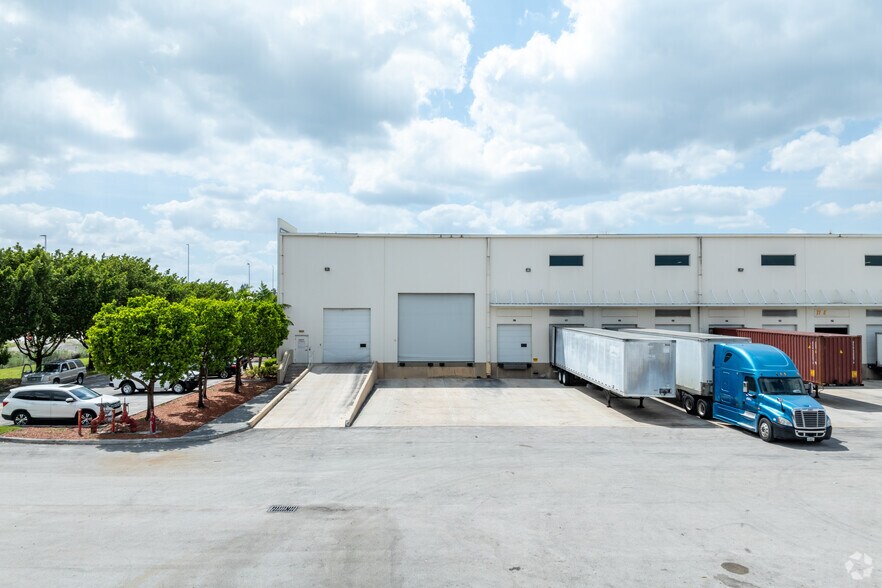 More Photos Of 11601 NW 107th St, Miami Warehouse For Lease