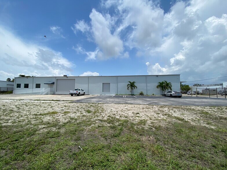 More Photos Of 2020 NE 153rd St, North Miami Beach Warehouse For Lease