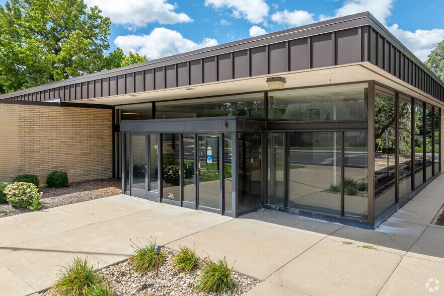 More Photos Of 3429 N Prospect Rd, Peoria Bank For Sale