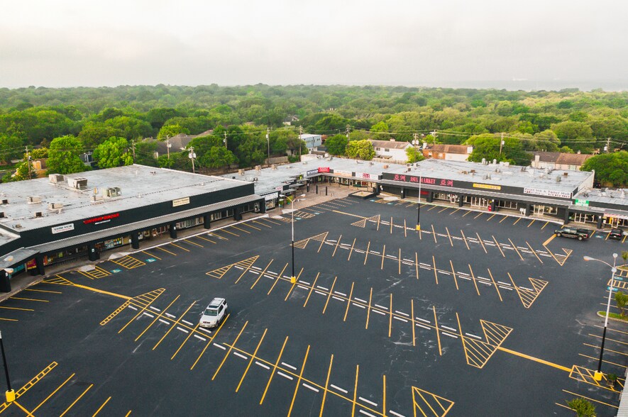 More Photos Of 8650 Spicewood Springs Rd, Austin Unknown For Lease