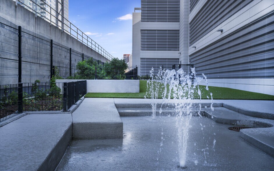 More Photos Of 801 S Financial Pl, Chicago Apartments For Lease