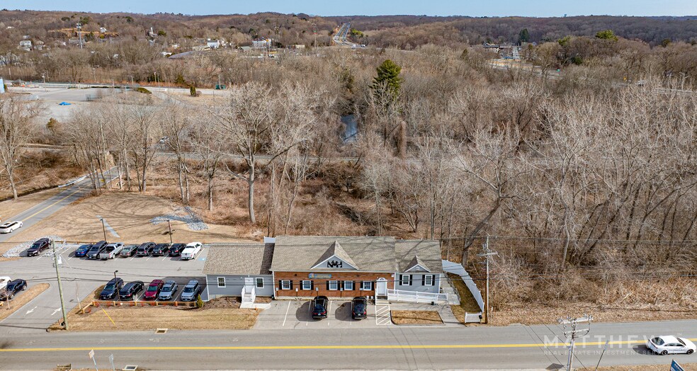More Photos Of 177 Otrobando Ave, Norwich Veterinarian Kennel For Sale