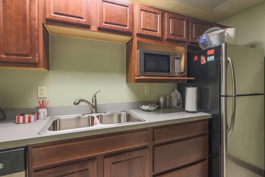 More Photos Of 5830 N High St, Worthington Office For Lease