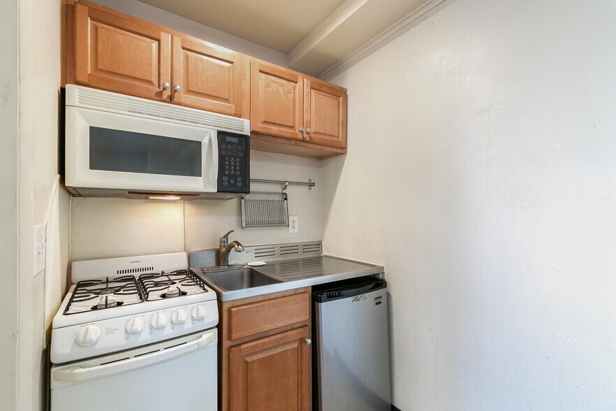 More Photos Of 901 Jasmine St, Denver Apartments For Sale