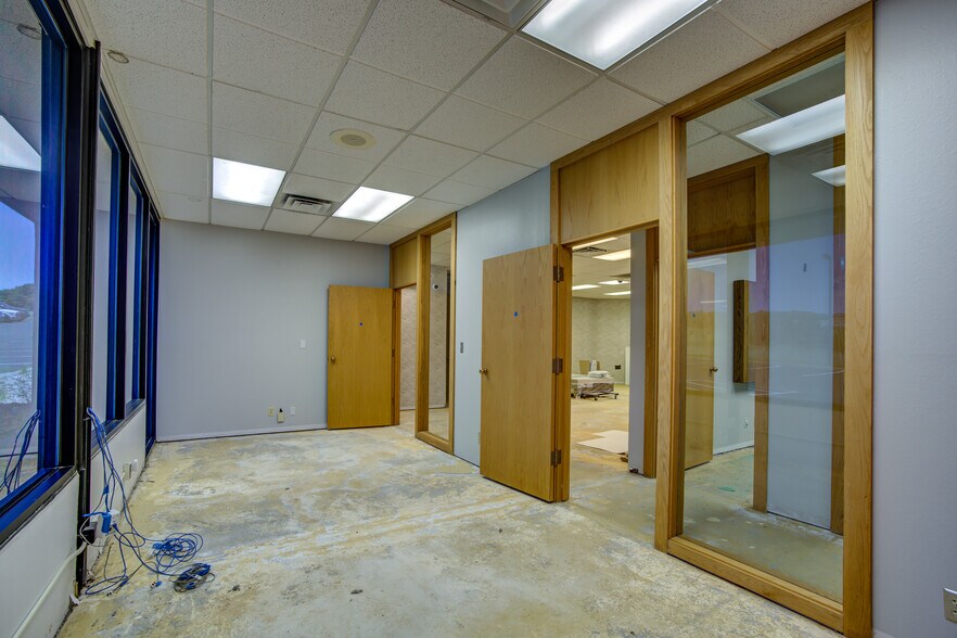 More Photos Of 18950 Base Camp Rd, Monument Office For Lease