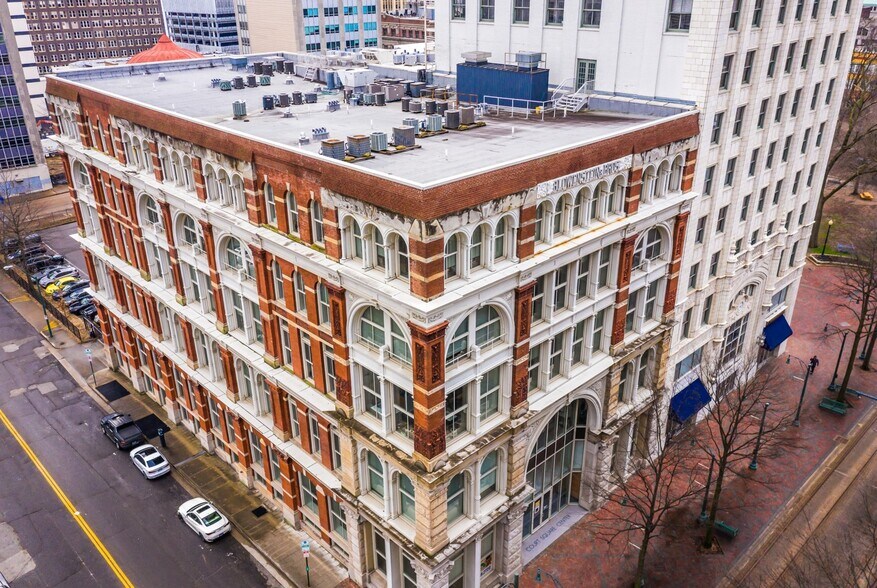 More Photos Of 66 N Main St, Memphis Apartments For Lease