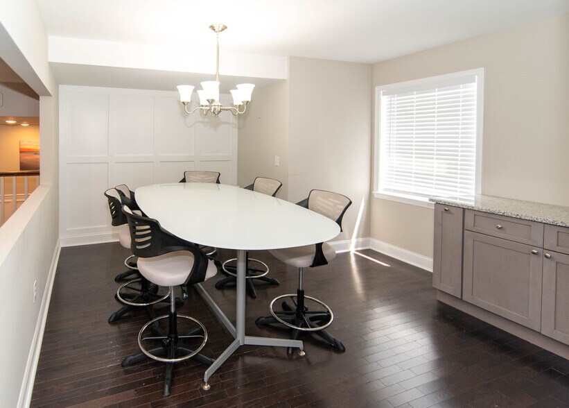 More Photos Of 413 Eastern Blvd, Essex Office Residential For Sale