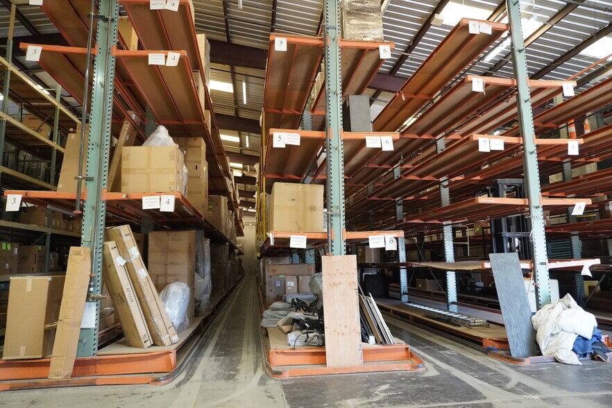 More Photos Of 3052 S Avenue B, Yuma Showroom For Lease