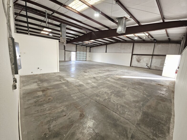 More Photos Of 1470 E Gardena Rd, Fort Mohave Flex For Lease