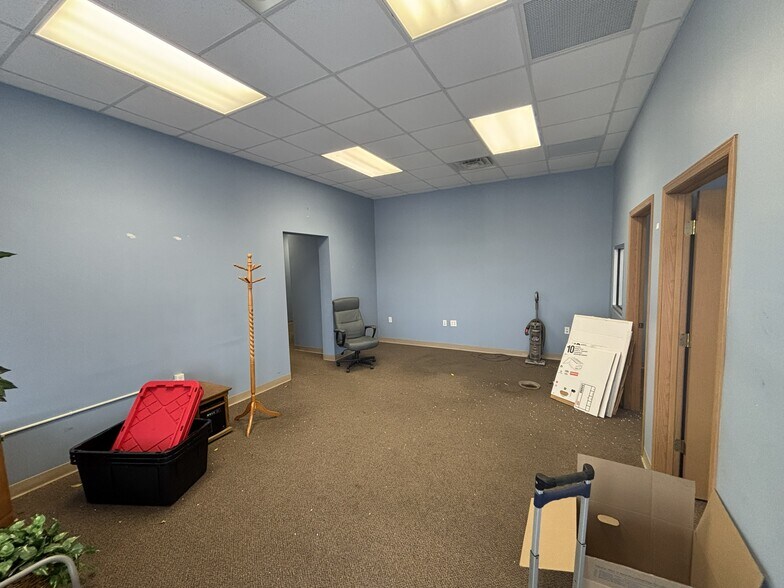 More Photos Of 304 E Jackson St, Willard Unknown For Lease