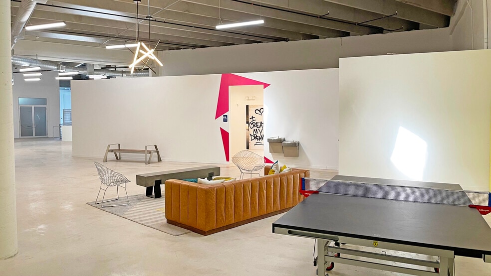 More Photos Of 370 NE 75th St, Miami Showroom For Lease