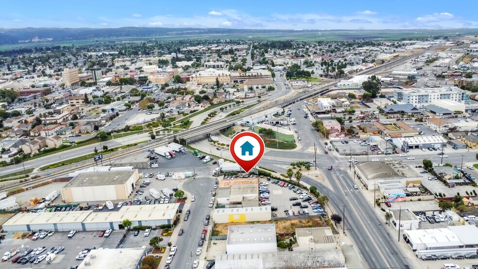 More Photos Of 227 Commission St, Salinas Showroom For Sale