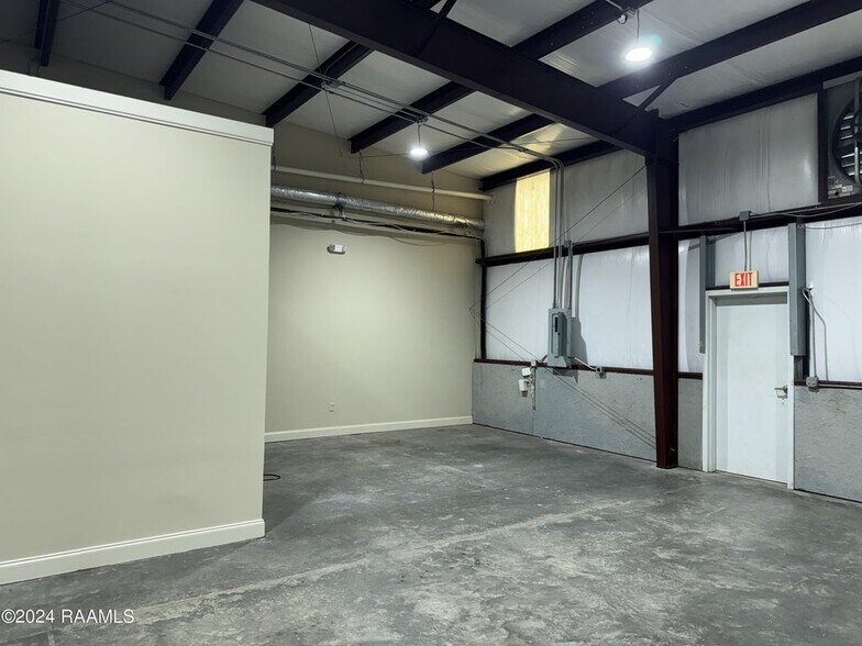 More Photos Of 103 Tas St, Scott Flex For Lease