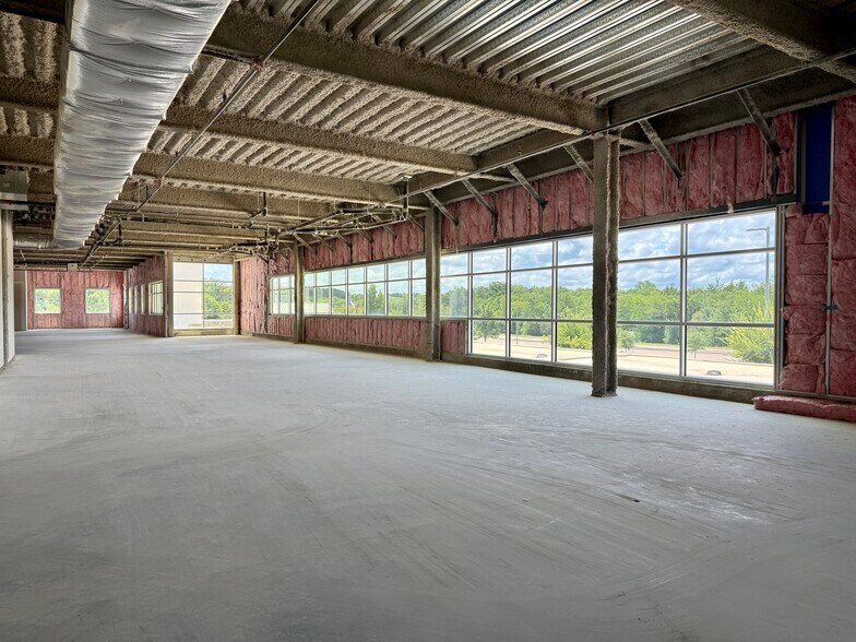 More Photos Of 5012 S US Highway 75, Denison Unknown For Lease