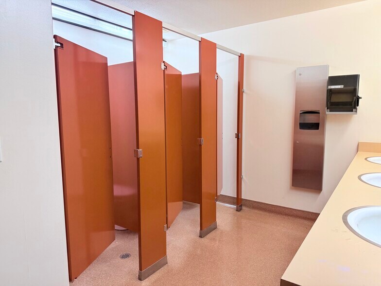 More Photos Of 1820 Oro Dam Blvd E, Oroville Bank For Sale