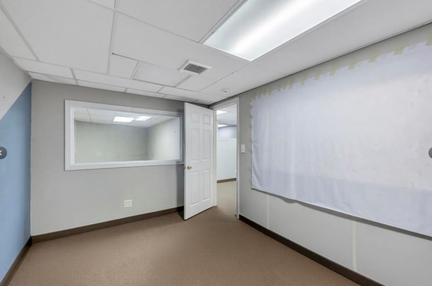 More Photos Of 600 Hicksville Rd, Bethpage Medical For Sale