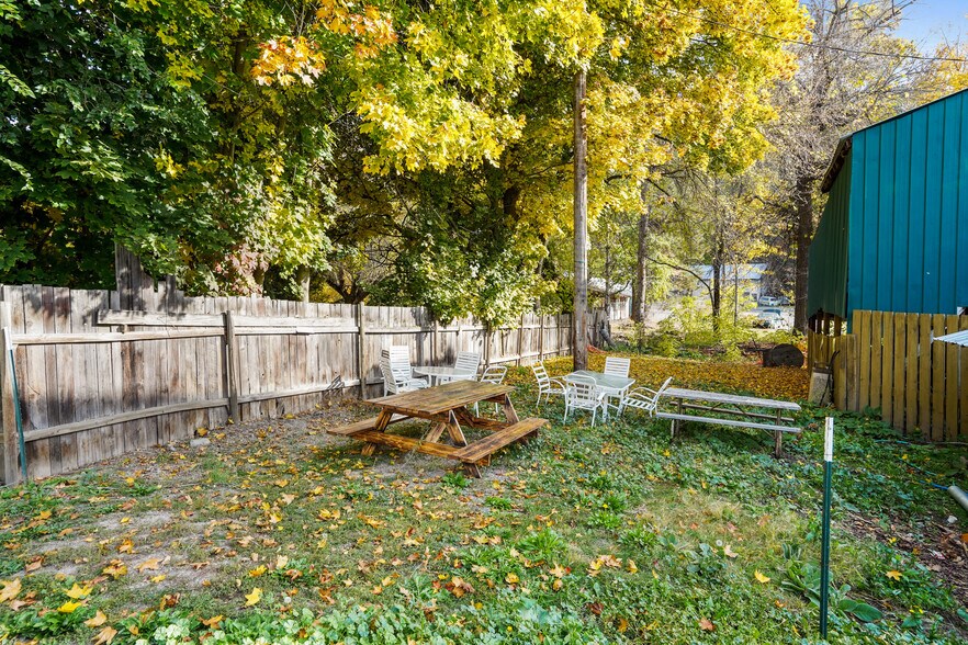 More Photos Of 4976 WA-25 Hwy, Hunters Bar For Sale