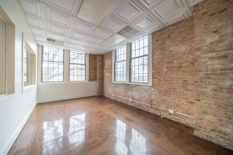 More Photos Of 76-80 S Grove Ave, Elgin Office For Lease