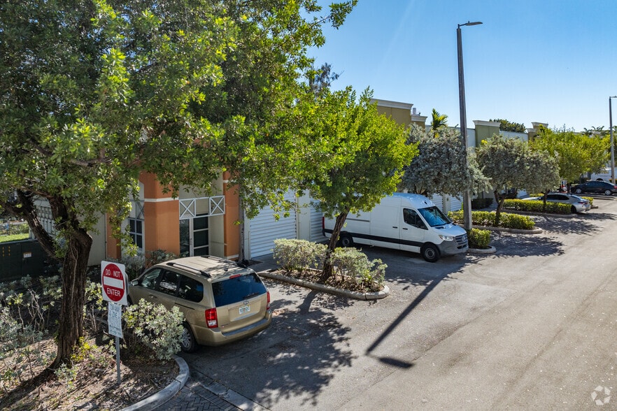 More Photos Of 2061 NW 112th Ave, Miami Light Distribution For Lease
