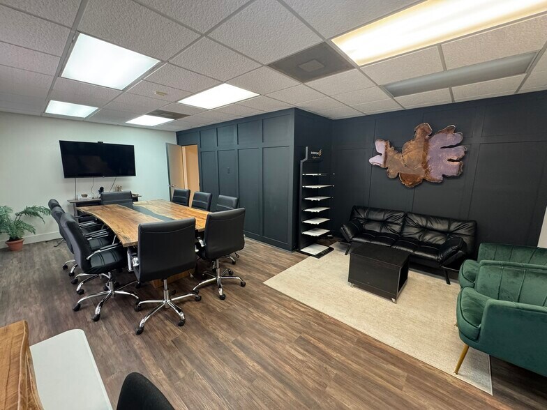 More Photos Of 200-210 Expressway Ct, Virginia Beach Unknown For Lease