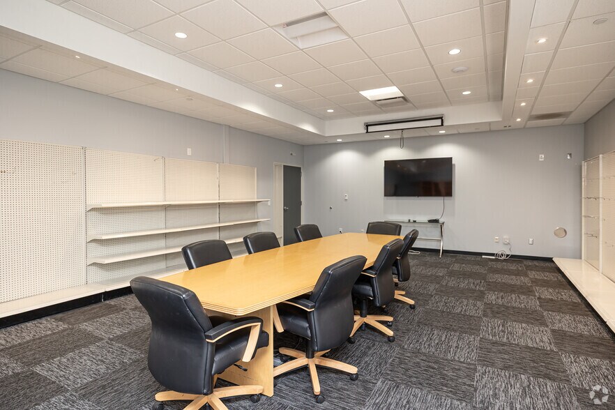 More Photos Of 1116 S Walton Blvd, Bentonville Office For Lease