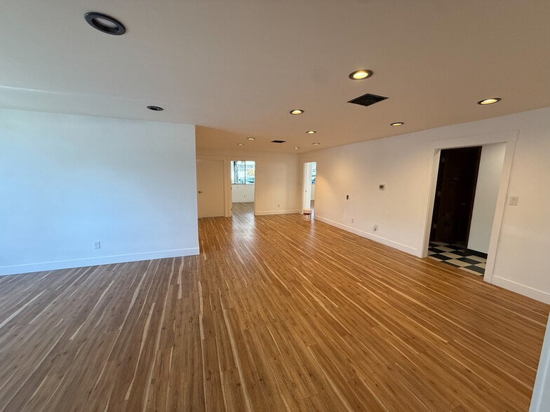 More Photos Of 1132 SE Salmon St, Portland Warehouse For Sale
