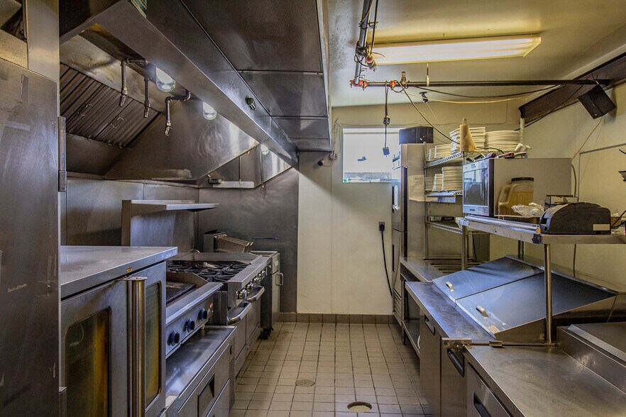 More Photos Of 231 E Main St, Trinidad Bar For Sale