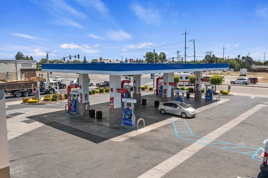 More Photos Of 2115 W Yosemite Ave, Manteca General Retail For Sale