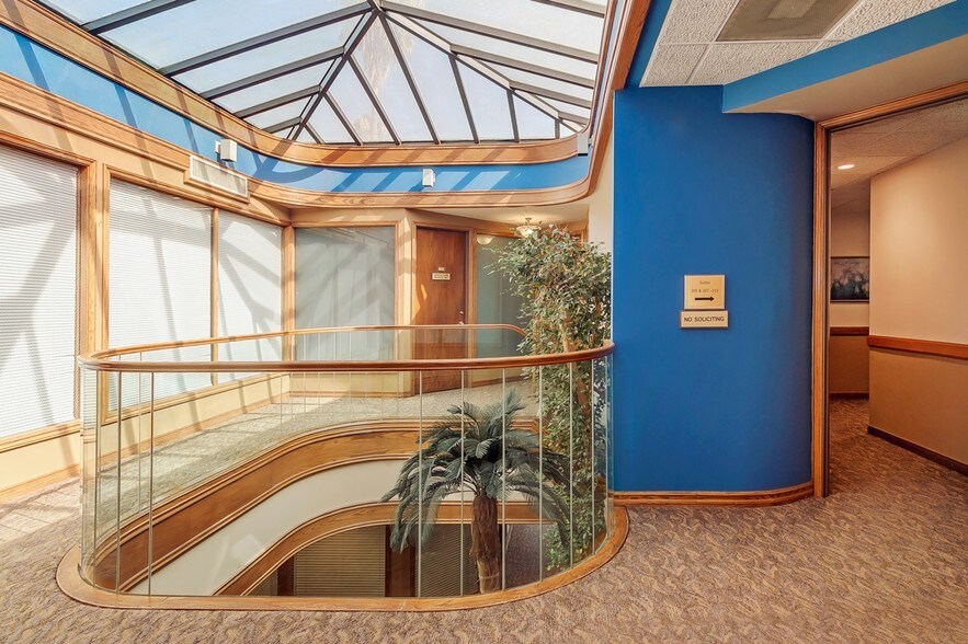 More Photos Of 22148 Sherman Way, Canoga Park Office For Lease