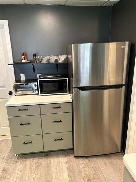 More Photos Of 4 Abbott Pl, Millbury Office For Lease