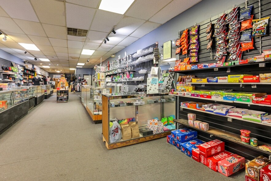 More Photos Of 1186 N High St, Columbus Storefront Retail Office For Sale