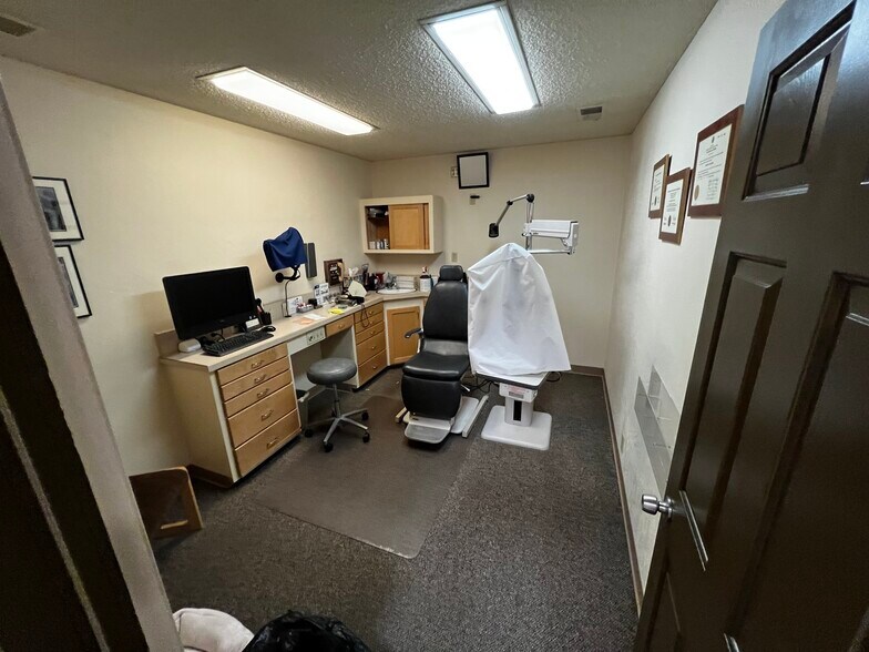 More Photos Of 3753 Churn Creek Rd, Redding Office For Sale