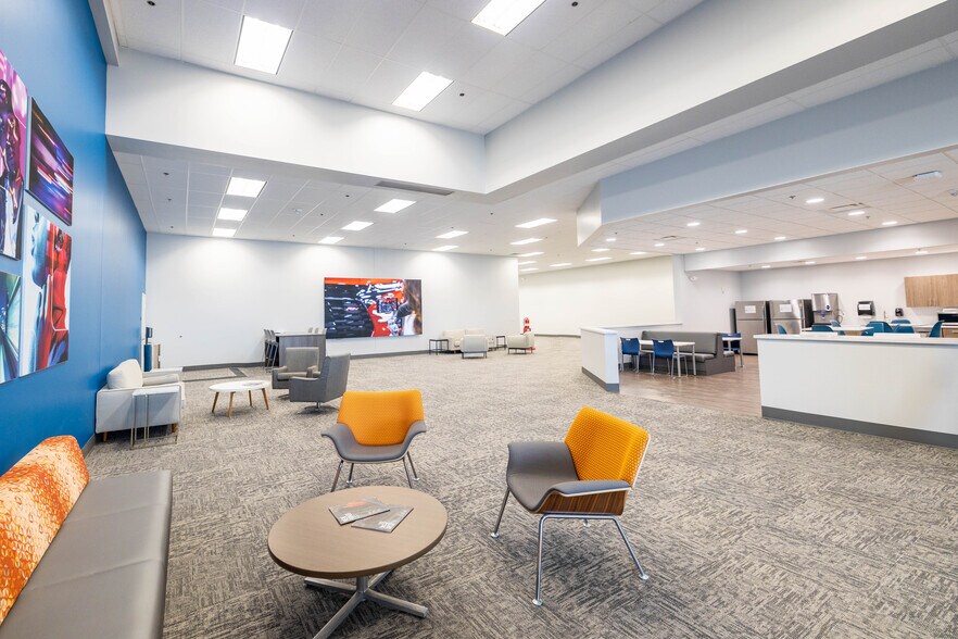 More Photos Of 35700 Van Dyke Ave, Sterling Heights Freestanding For Lease