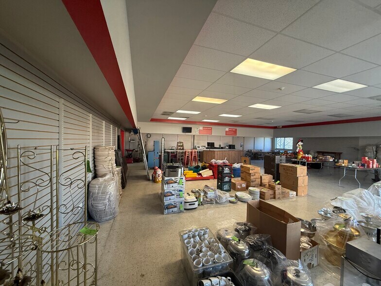 More Photos Of 1262 S Bridge St, Yorkville Service For Sale