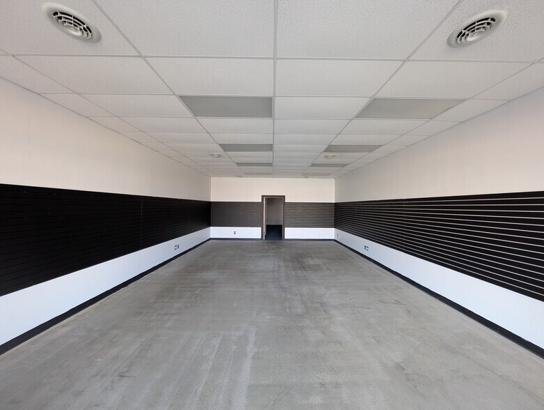 More Photos Of 3502-3530 W Willow Knolls Dr, Peoria Storefront For Lease