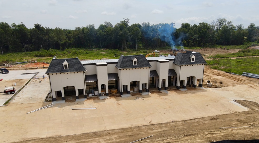 More Photos Of Calhoun Station Parkway, Gluckstadt Restaurant For Lease