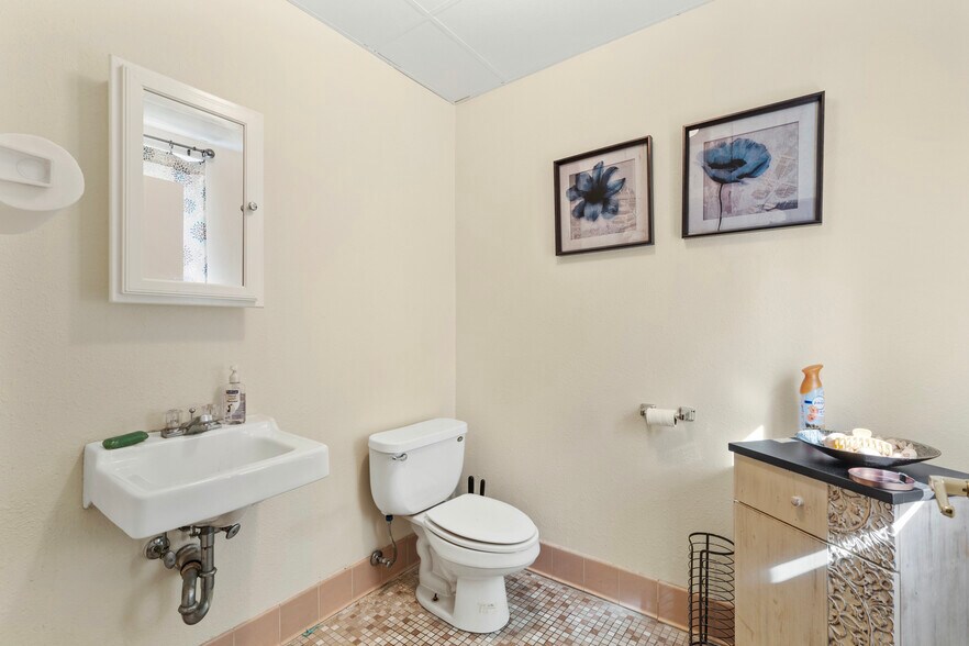 More Photos Of 2713 S Chicago Ave, South Milwaukee Office For Sale