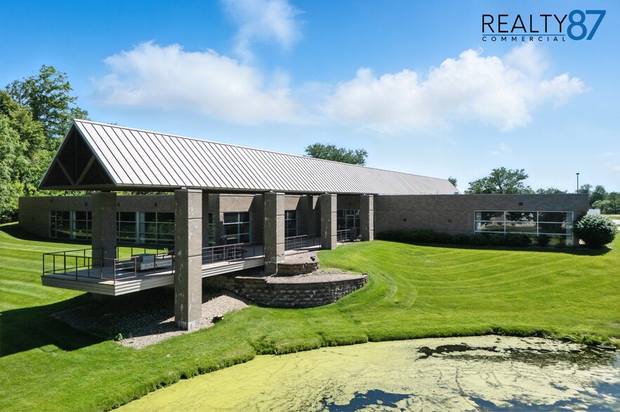 More Photos Of 4050 River Center Ct NE, Cedar Rapids Office For Lease