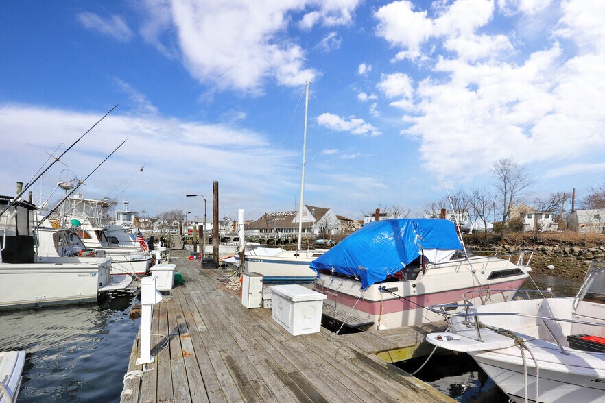 More Photos Of 82-84 Ebony Ct, Brooklyn Marina For Sale