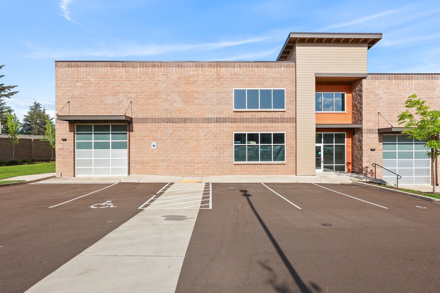 More Photos Of 21600 SE Stark St, Gresham Service For Lease