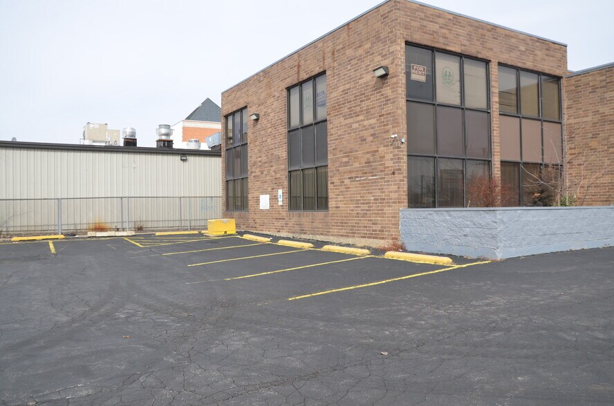 More Photos Of 2071 Irving Park Rd, Hanover Park Medical For Lease