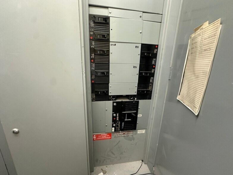 More Photos Of 2335 Union Rd, Cheektowaga Distribution For Sale