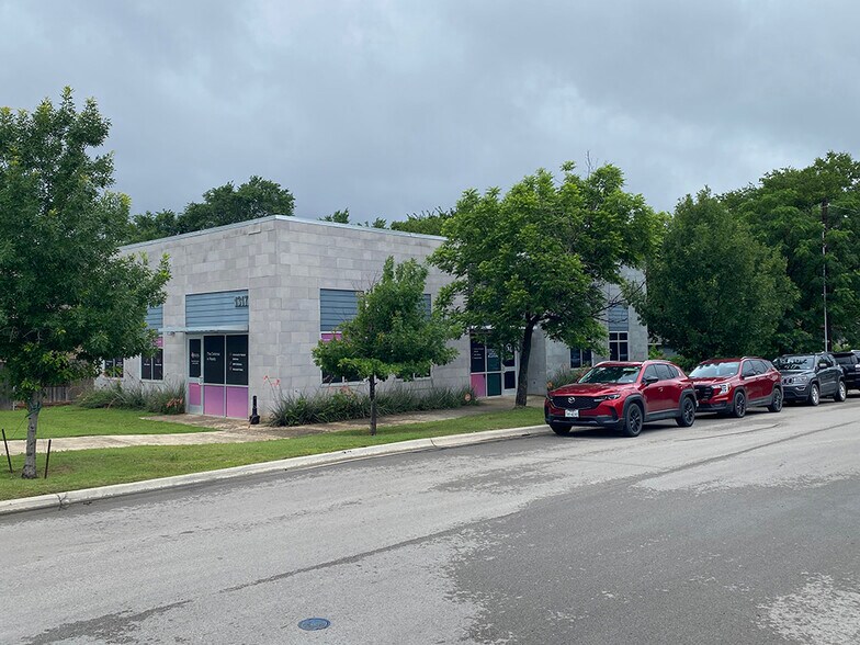 More Photos Of 1409 E McKinney St, Denton Office Residential For Sale