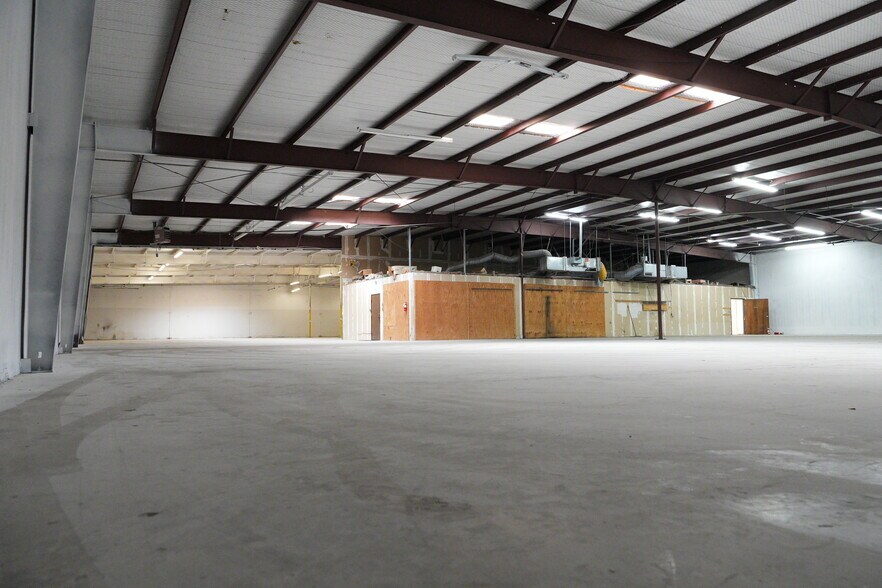 More Photos Of 501 Industrial Dr, Richardson Warehouse For Lease
